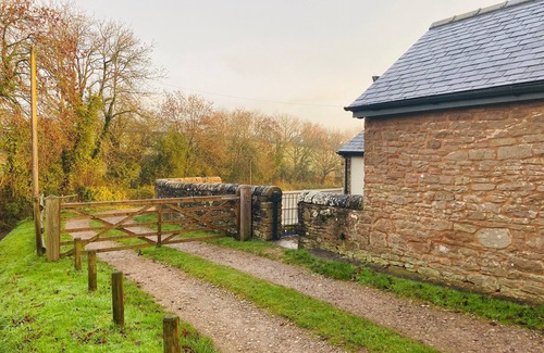 Monmouth Apartment | Stylish, Rural Apartment With Amazing Views