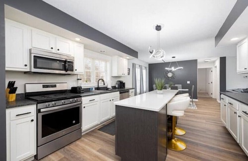 Grove City House | Stylish Sanctuary in Grove Cityn