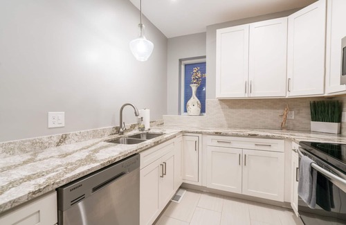 Shaw Apartment | Stylish & Spacious Shaw Retreat: King Bed, Hardwood Floors, Near Attractions