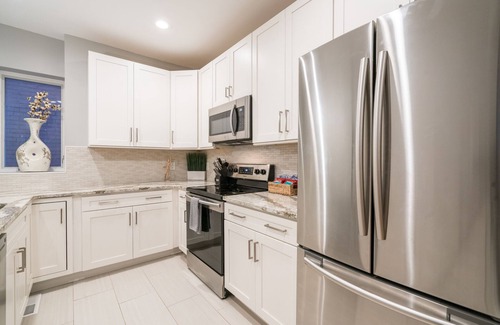 Shaw Apartment | Stylish & Spacious Shaw Retreat: King Bed, Hardwood Floors, Near Attractions