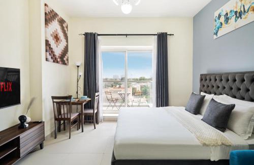 Dubai Sports City Apartment | Stylish Sports City Studio Golf View Poolgym