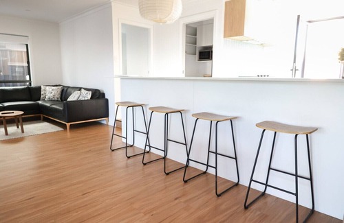 Wagga Wagga House | Stylish Stay: 4BR Central Wagga