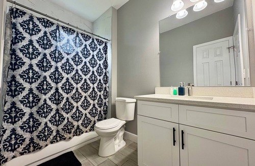 Northwest Orlando House | Stylish Stay Near Disney & Universal Sleeps 8