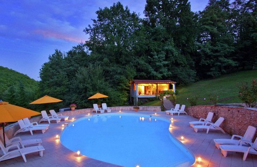 Souillac House | Stylish stay on a private estate with sauna, heated pool and bubble bath
