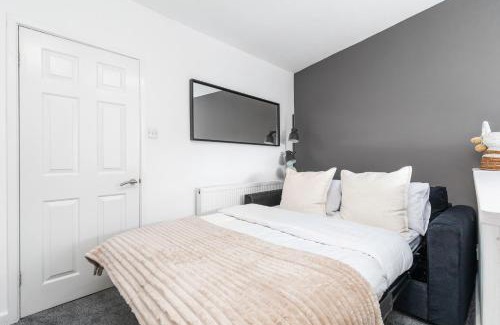 Leeds Apartment | Stylish Studio Apt in Leeds