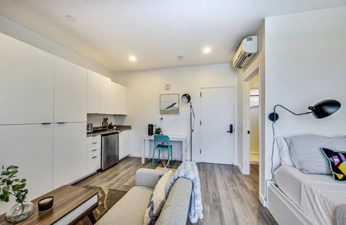 Downtown Oakland Apartment | Stylish Studio in Laney-Peralta
