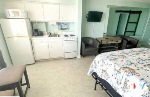 Bostwick Park Apartment | Stylish Studio Ocean View