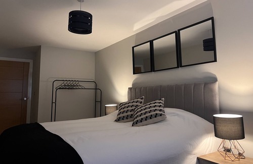 Shirley Apartment | Stylish Suite in Shirley