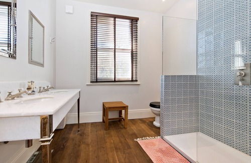 Addison House | Stylish Three Bed + Roof Terrace Shepherd's Bush