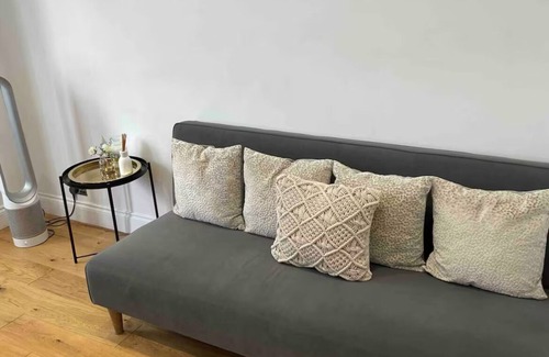 Glasgow Westend Apartment | Stylish Top-Floor Flat with Stunning Views in Glasgow's Vibrant West Endn