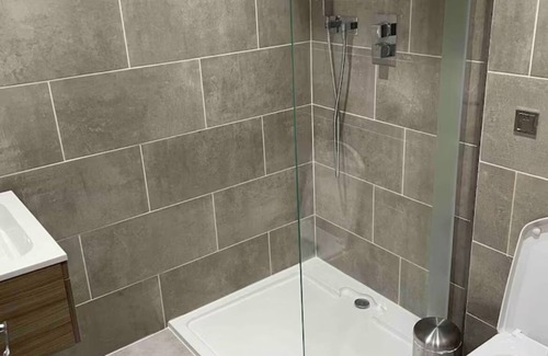 Glasgow Westend Apartment | Stylish Top-Floor Flat with Stunning Views in Glasgow's Vibrant West Endn