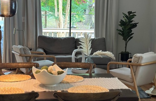 Smyrna House | Stylish Town house with convenient location. 3 minutes from Braves Stadium.