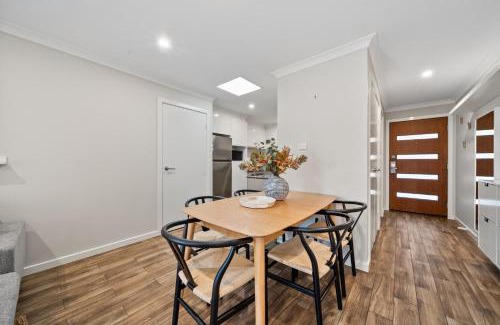 Coombs House | Stylish Townhouse with Private Courtyard