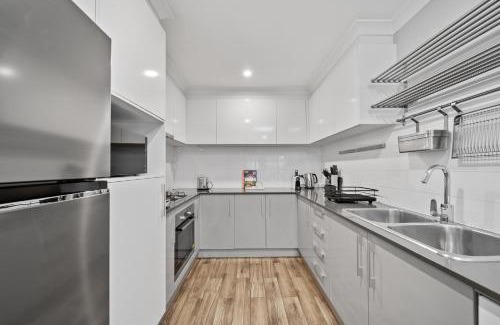 Coombs House | Stylish Townhouse with Private Courtyard