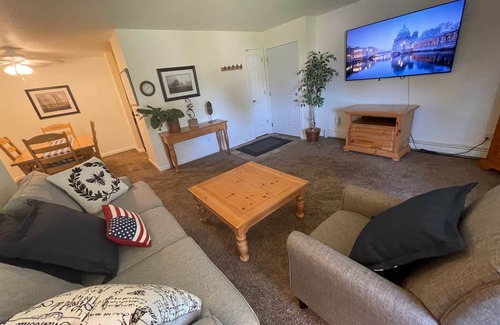 Janesville Apartment | Stylish Two Bedroom Serviced Apartment