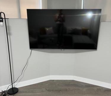 Bronzeville Apartment | Stylish Urban Retreat 3 Bedroom Newly Remodeled