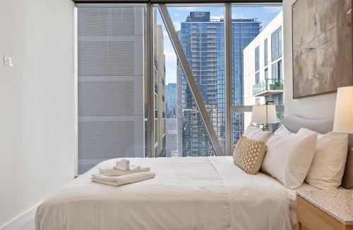 Melbourne Central Business District Apartment | Stylish & Vibrant Apt In Best Location w Gym, Pool