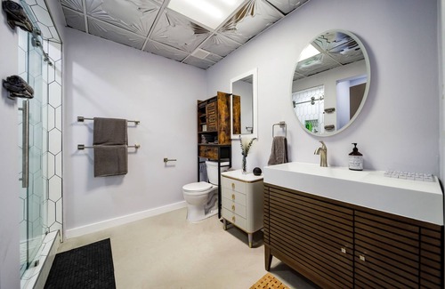 MLK Apartment | Stylish, vibrant, new apartment just East of downtown Austin!