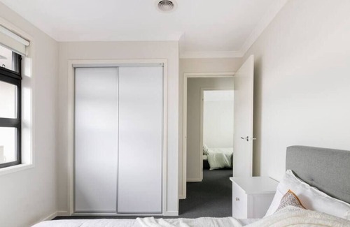 Point Cook House | Stylish villa for 2+ in point cook Melbourne