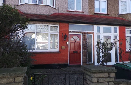West Green House | Stylish well equipped home - with air con & FREE BREAKFAST!