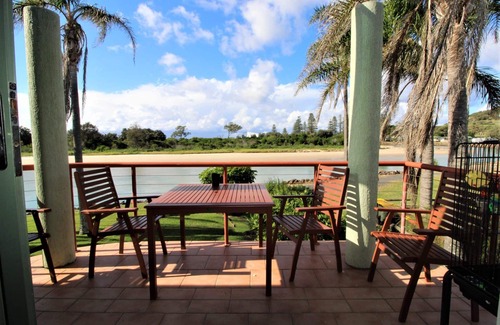 Crescent Head Apartment | STYLISHLY DECORATED WITH KILLICK CREEK WATER FRONTAGE
