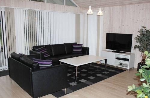 Hornbaek House | Stylishly furnished poolhouse with activity room for 14 people