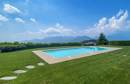 Poppino Apartment | Stylishly furnished vacation apartment in a residence with pool & dream lake view