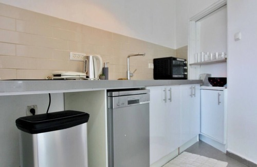 Neve Tzedek Apartment | Stylishly Renovated 3-Room Apartment with shared Rooftop Oasis in Neve Tzedek