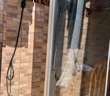 Sao Pedro da Aldeia House | Suíte com Ventilador e cozinha