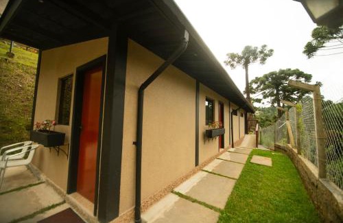 Recanto Araucaria Hotel | Suíte Jasmim branco