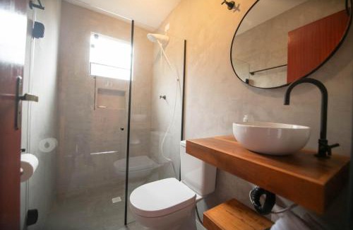 Recanto Araucaria Hotel | Suíte Jasmim branco