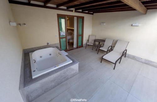 Pedra Azul Apartment | Suíte Vista Azul - Banheira com vista Pedra Azul