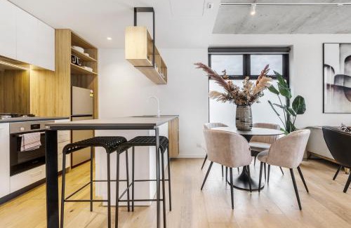 Prahran Apartment | Suave Condo in Trendy PrahranSteps to Greville St