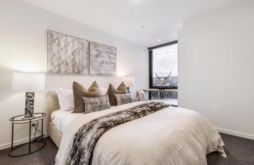 Prahran Apartment | Suave Condo in Trendy PrahranSteps to Greville St