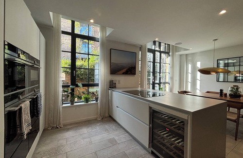 Newington Apartment | Sublime 3BD House by London Attractions, Southbank
