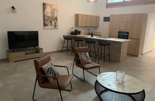 Marigot Apartment | Sublime Loft in the heart of Marigot facing Anguilla