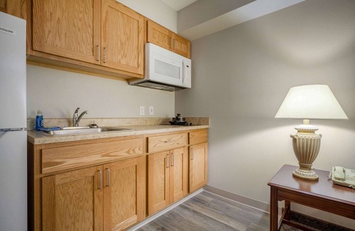 Grand Island Hotel | Suburban Studios I-80 Grand Island