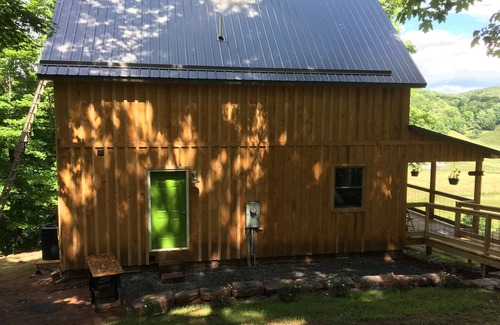 Alderson Cabin | SUGAR CAMP-BARN STYLE CABIN!