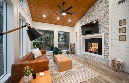 Broken Bow House | Sugar in the Pines - Luxury Honeymoon Cabin