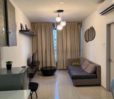 Shah Alam Apartment | Suite 196 at i-City-2BR l 5 Pax l Wifi l 1 Car Park