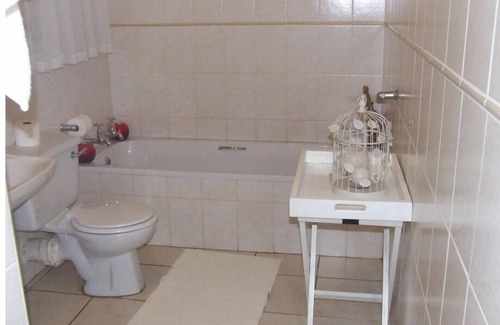 Kempton Park Bed & Breakfast | Suite 2-Doves Nest Guest House-Bed and Breakfast