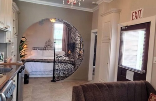 Caye Caulker House | Suite 3 pool Side suite