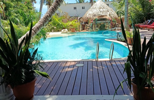 Caye Caulker House | Suite 3 pool Side suite