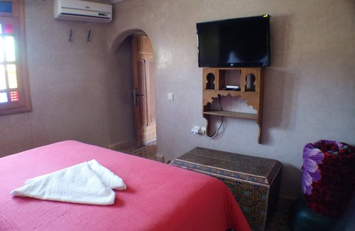 Ain Azlitan Bed & Breakfast | Suite 4/6 Pax at Riad Layalina: Pool, 360° View & Free Secure Parking at Foot