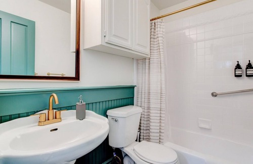 Springville Apartment | Suite 8 Historic Art City Inn