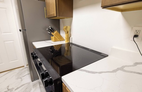 Lawrenceville House | Suite B Cozy Rear Entry Basement Escape, 4b1b