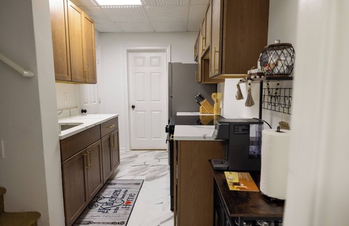 Lawrenceville House | Suite B Cozy Rear Entry Basement Escape, 4b1b