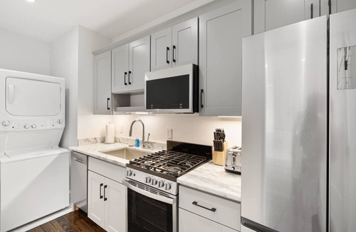 Westside Apartment | Suite B1 at 697 King