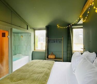 Bernieres-sur-Mer Apartment | Suite bord de mer - Balnéo et sauna