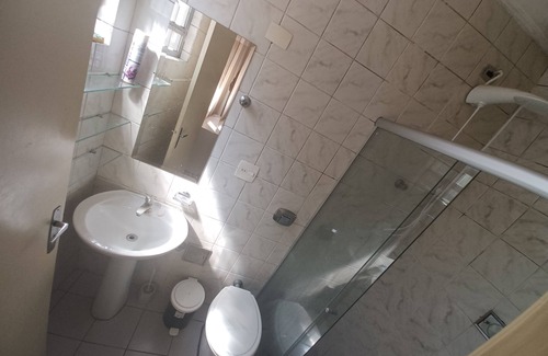 Brooklin Novo House | Suite-BROOKLIN- Fridge-Fan - 10 min walk from Campo Belo subway.